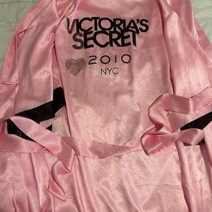 vintage Victoria Secret fashion show 2010 robe
